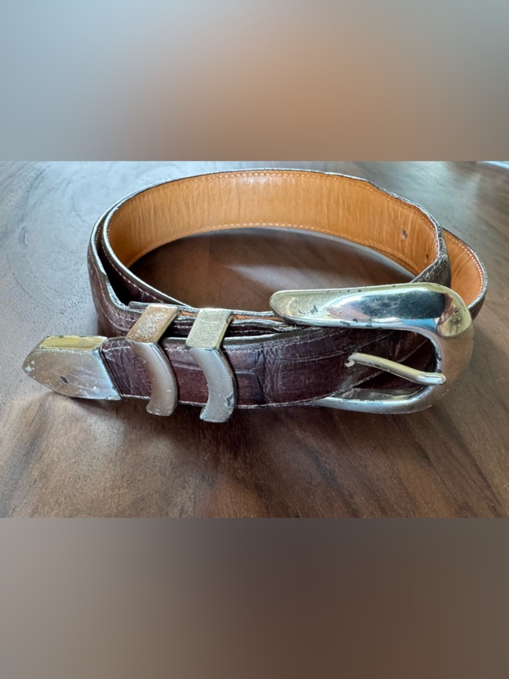 Brighton Onyx men’s brown belt with silver tone hardware. Size 38